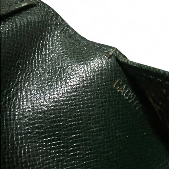 Authentic LOUIS VUITTON  Taiga Passport Cover Green LuxuryCore Quiet Luxury - Picture 6 of 7